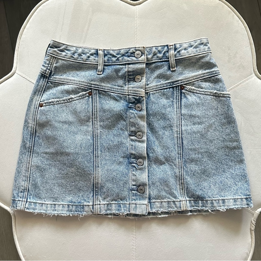 Abercrombie jean mini skirt, light wash, size 6